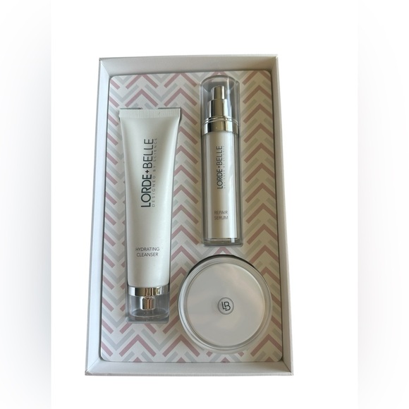 LORDE + BELLE CC SKINCARE REGIMEN 3 IN 1 GIFT SET Retail At $199 NIB - Picture 1 of 2